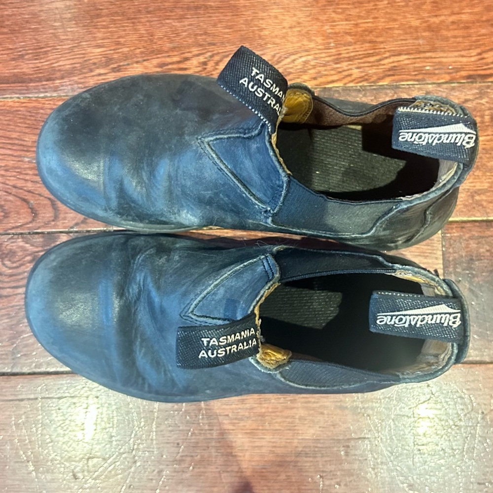 Kids Blundstones size 1